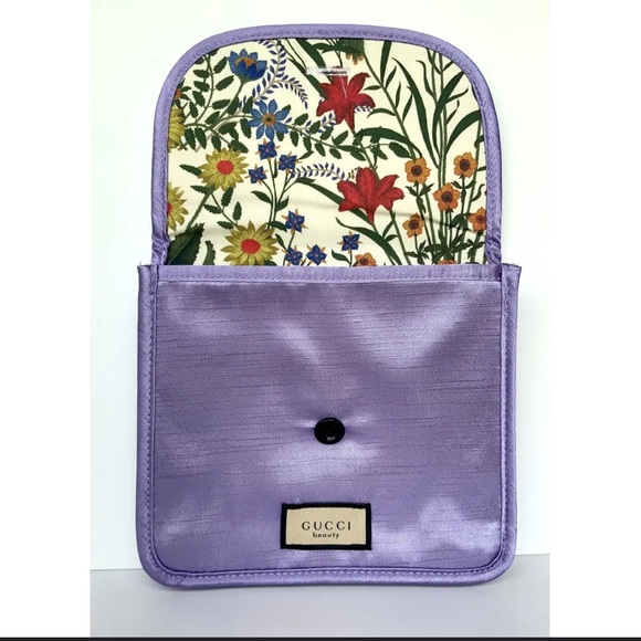 Gucci Beauty Lavender/Purple/Lilac Pouch Makeup Purse Clutch Button Closure NWOT - Picture 1 of 11